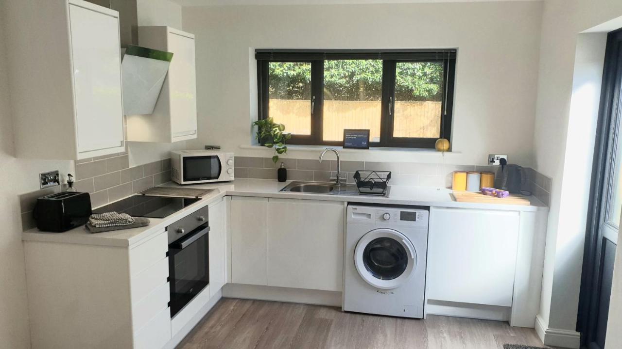 Large Modern Self Contained Apartment In Lymington Exterior photo