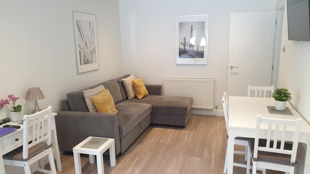 Large Modern Self Contained Apartment In Lymington Exterior photo